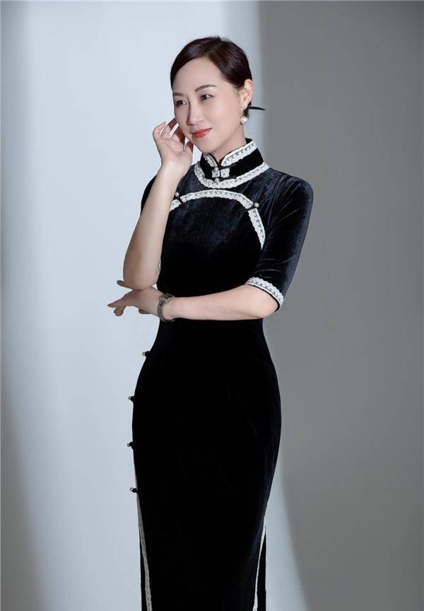 全国旗袍秀文学大赛(福州赛区)两届冠军:方华_地产_文化_魅力