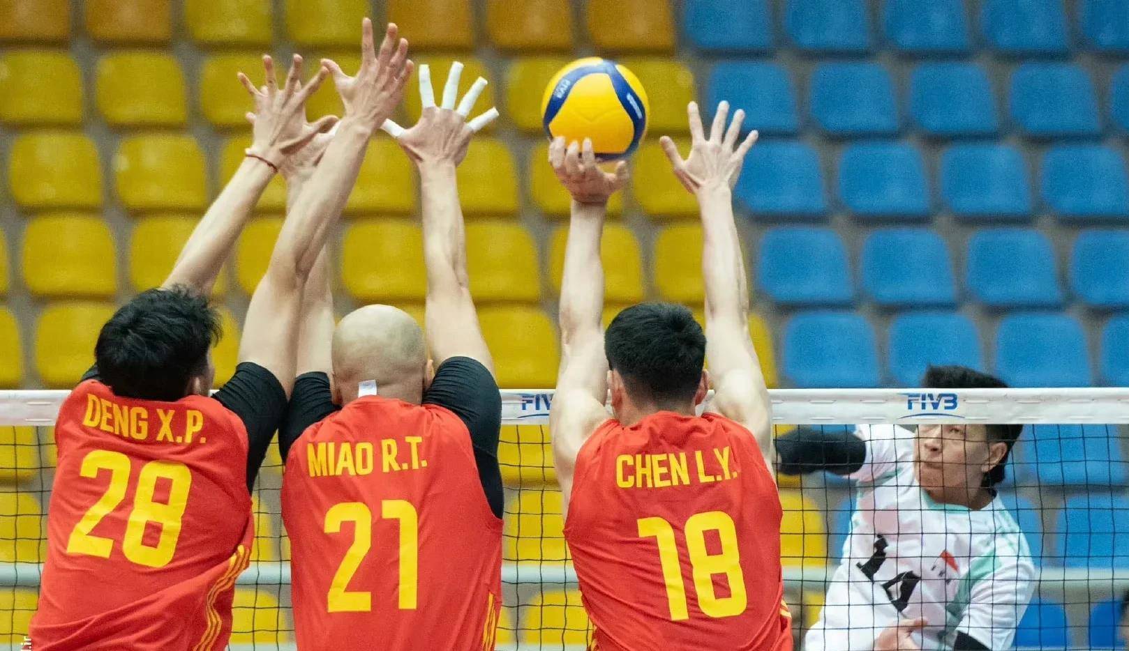 自由人:杨一鸣,李天乐二传:郭成,陈磊炀接应:张冠华,温子华;副攻