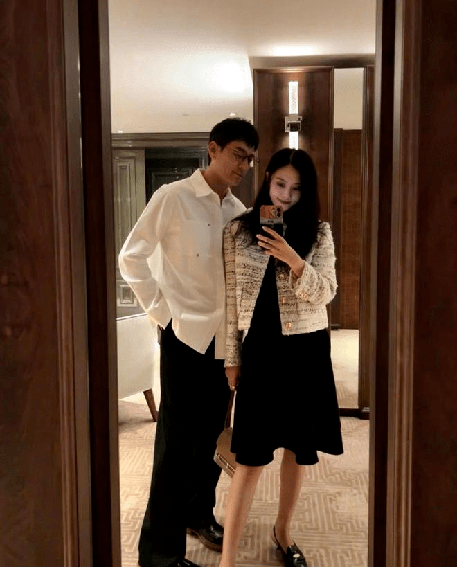 李光洁妻子隋雨蒙晒美照官宣怀二胎,一家四口幸福满满_微博_夫妻俩