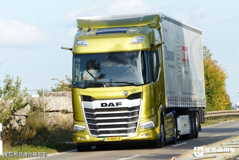 油耗超低,配电子后视镜的达夫xf牵引车实拍_搜狐汽车_搜狐网