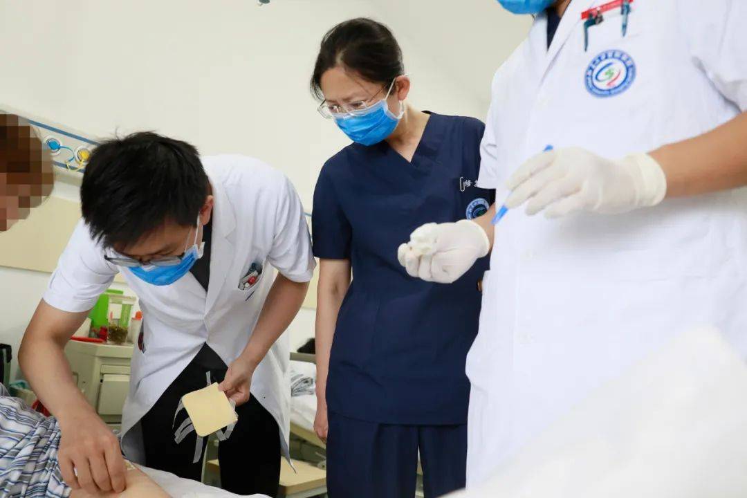 创面清洁后郝岱峰团队选择应用抗生素骨水泥膜