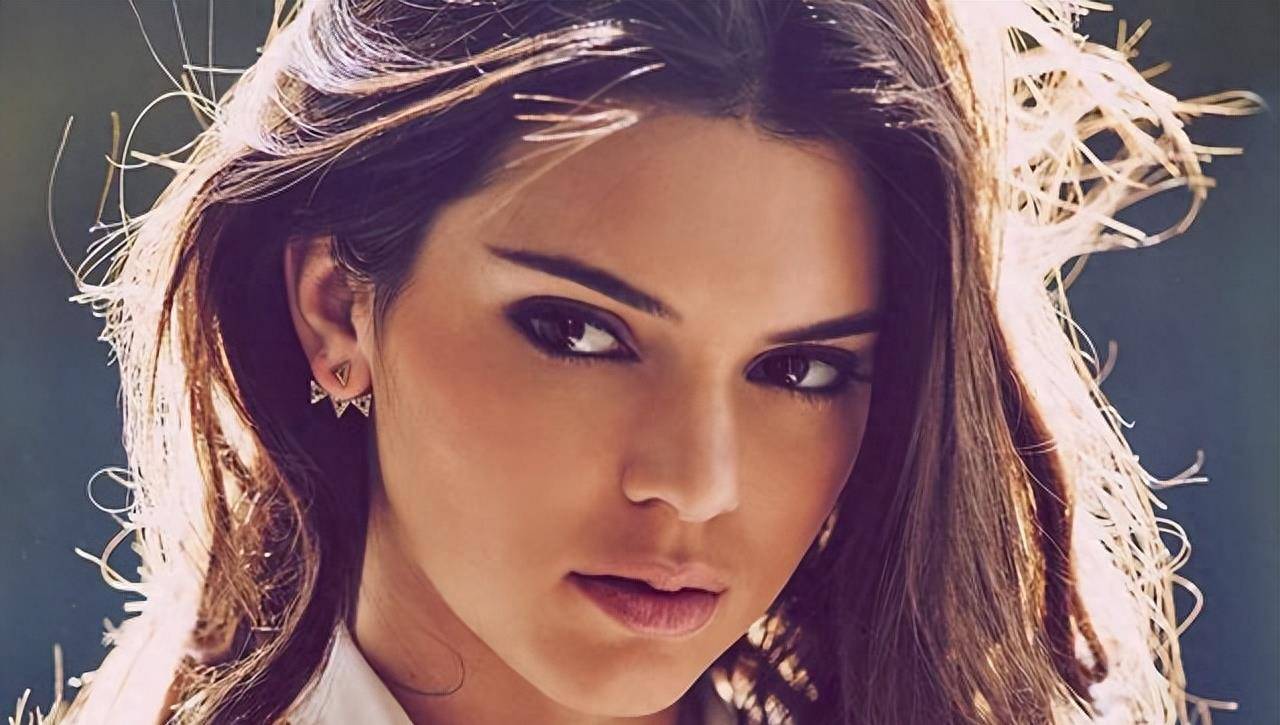 nba第一交际花,与布克遗憾半生_目光_穿着_太阳队