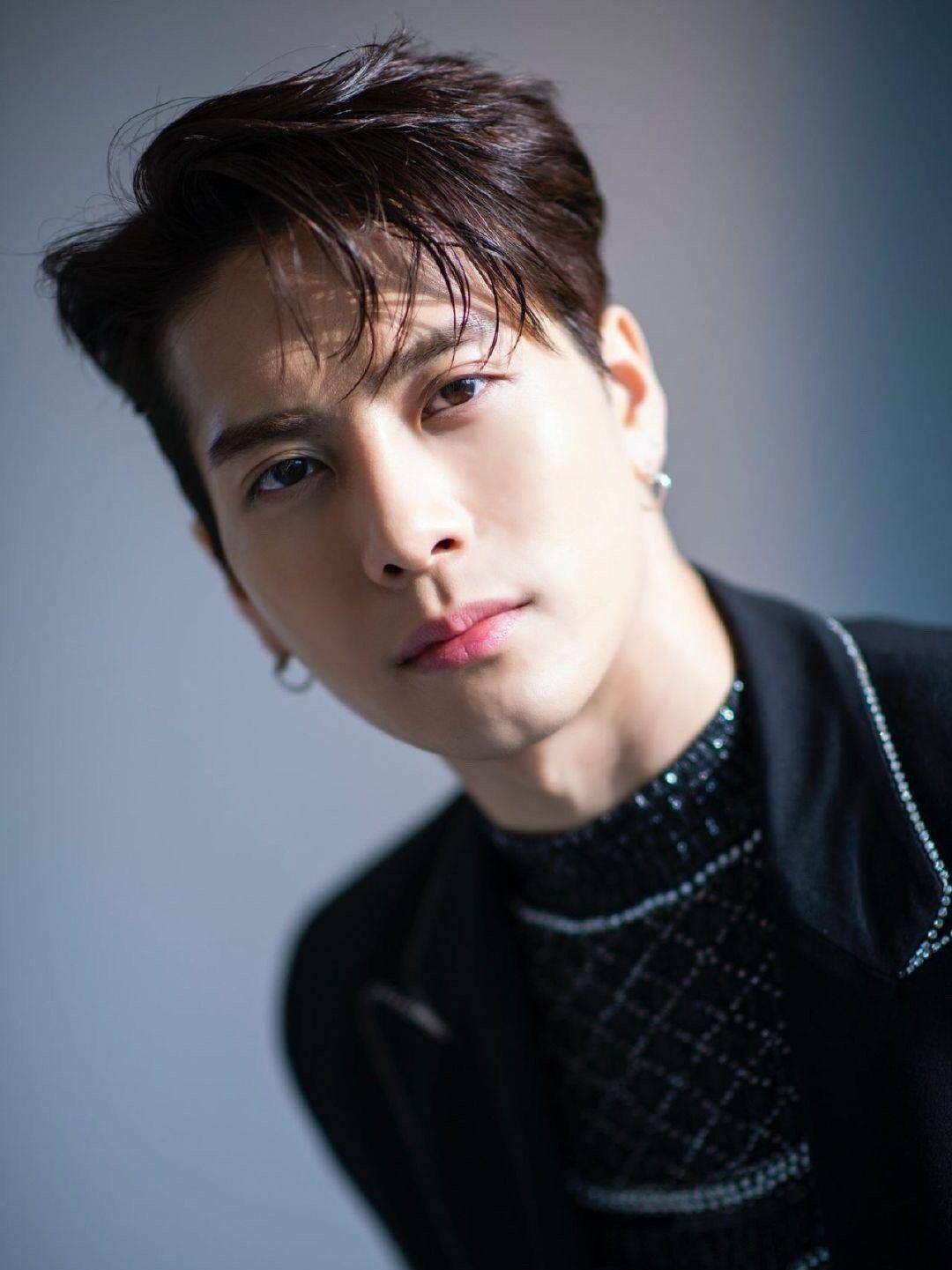 王嘉尔:登上了福布斯榜单的男人,他才27岁,一生两梦,不服不行_王哥