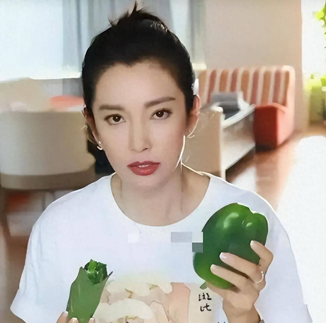 50岁李冰冰病情被曝光,怕冷失眠,正常生活成奢侈,无人敢近身!