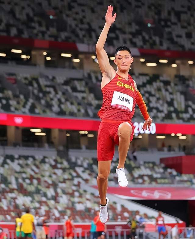 中国跳远世界冠军再现绝杀神技 终极一跃创赛季最佳杀入世锦赛决赛