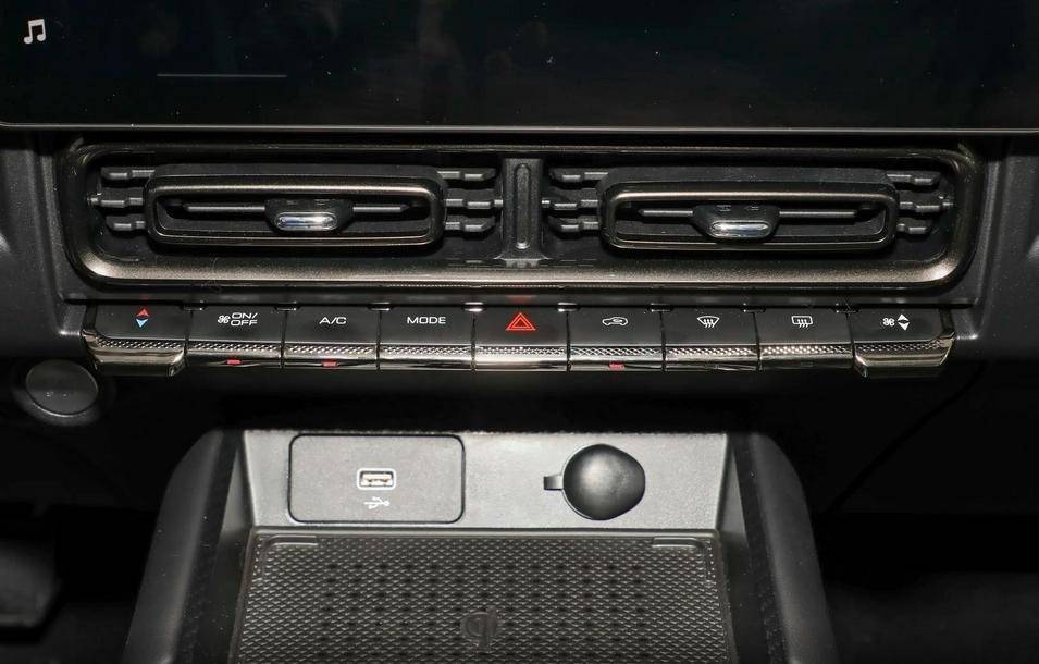 静态体验哈弗猛龙,或于成都车展上市形似路虎卫士 静态体验哈弗猛龙,或于成都车展上市形似路虎卫士