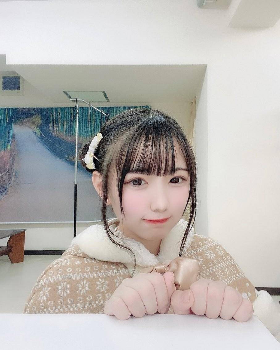 17岁高中生偶像呆萌灿笑,甜到让人蛀牙,双马尾可爱到一个犯规啊_妹妹