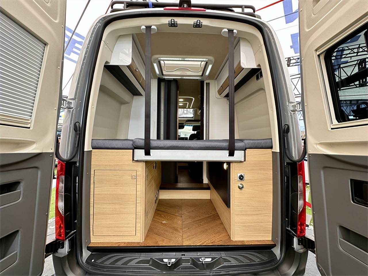 进口旅居车奔驰斯宾特3.0t柴油四驱车型,越野房车_搜狐汽车_搜狐网