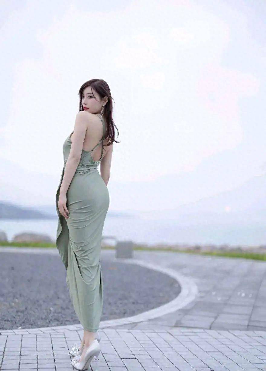 高颜值 好气质 丰满身材,引爆社交媒体_魅力_时尚_美女