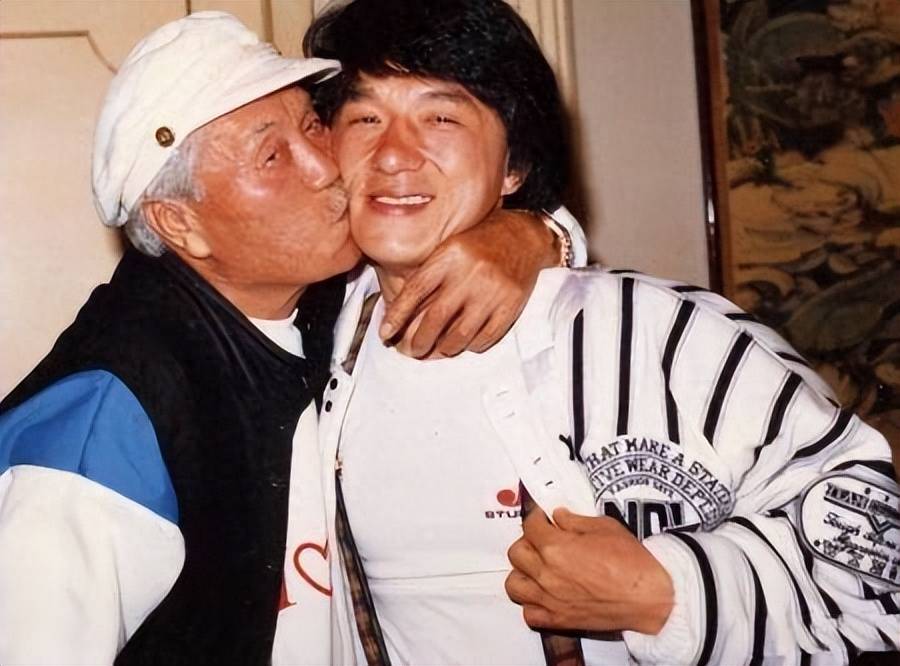 两人结婚之后,房道龙为了隐瞒身份,从了妻姓,改名为陈志平.