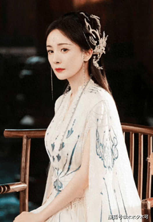 杨超越新剧扑得太惨,曝杨幂《狐妖小红娘》成恒星引力救命稻草_吉祥