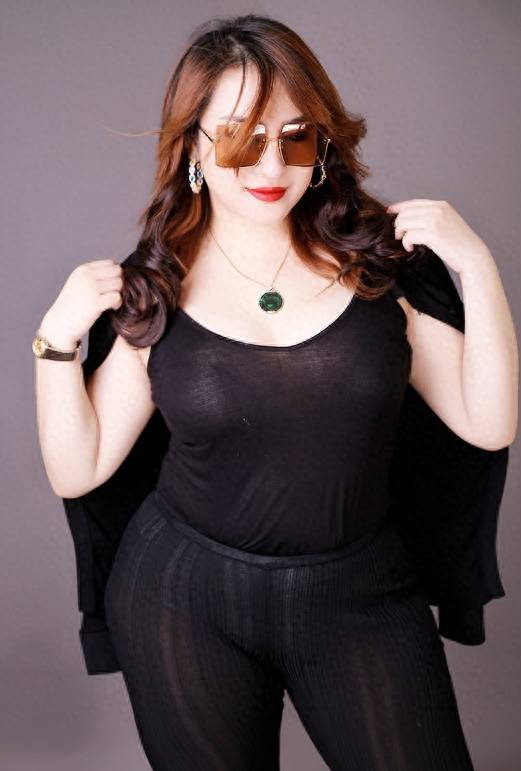 31岁梁丽莎俨然一副贵妇旺夫相,北京出席活动衣服难掩盖欧式身段_气质