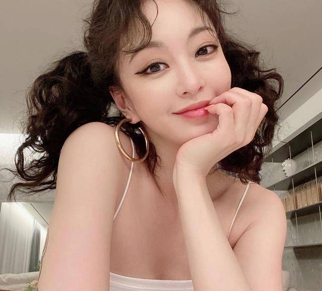 40岁韩艺瑟穿搭风格解析 40岁韩艺瑟最新街拍图片