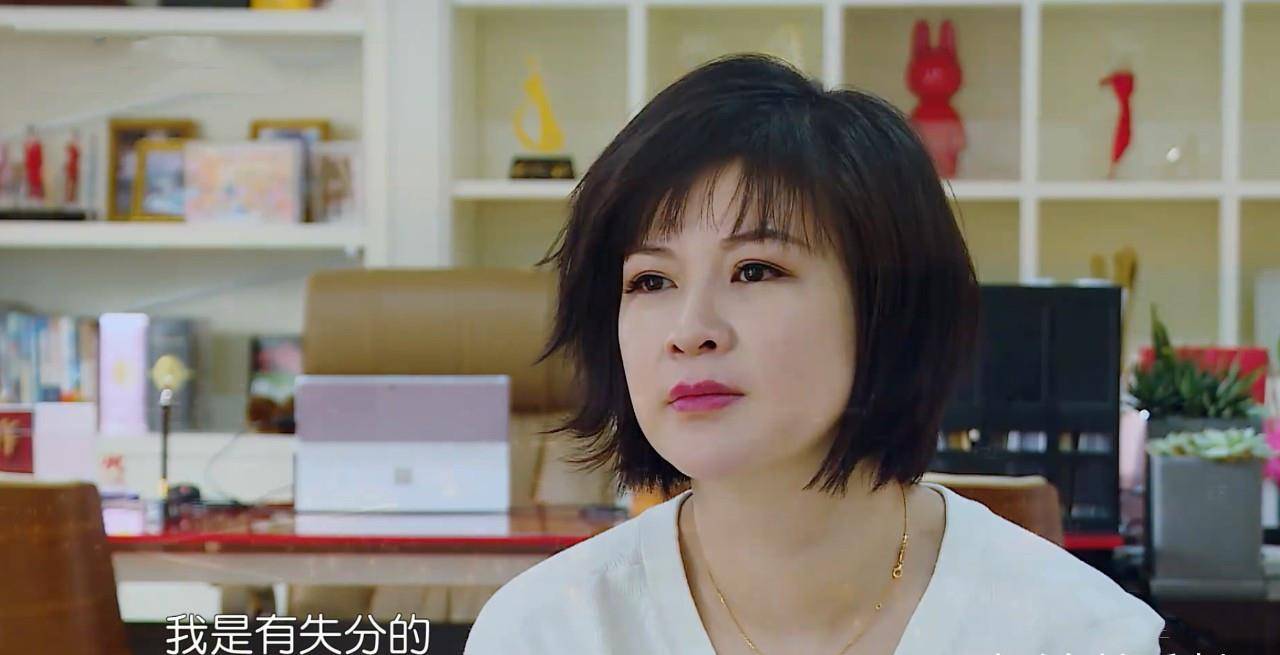 乐华文娱公司老板杜华,最近的杂志照片似乎有点眼熟,作风仿佛小花杨紫