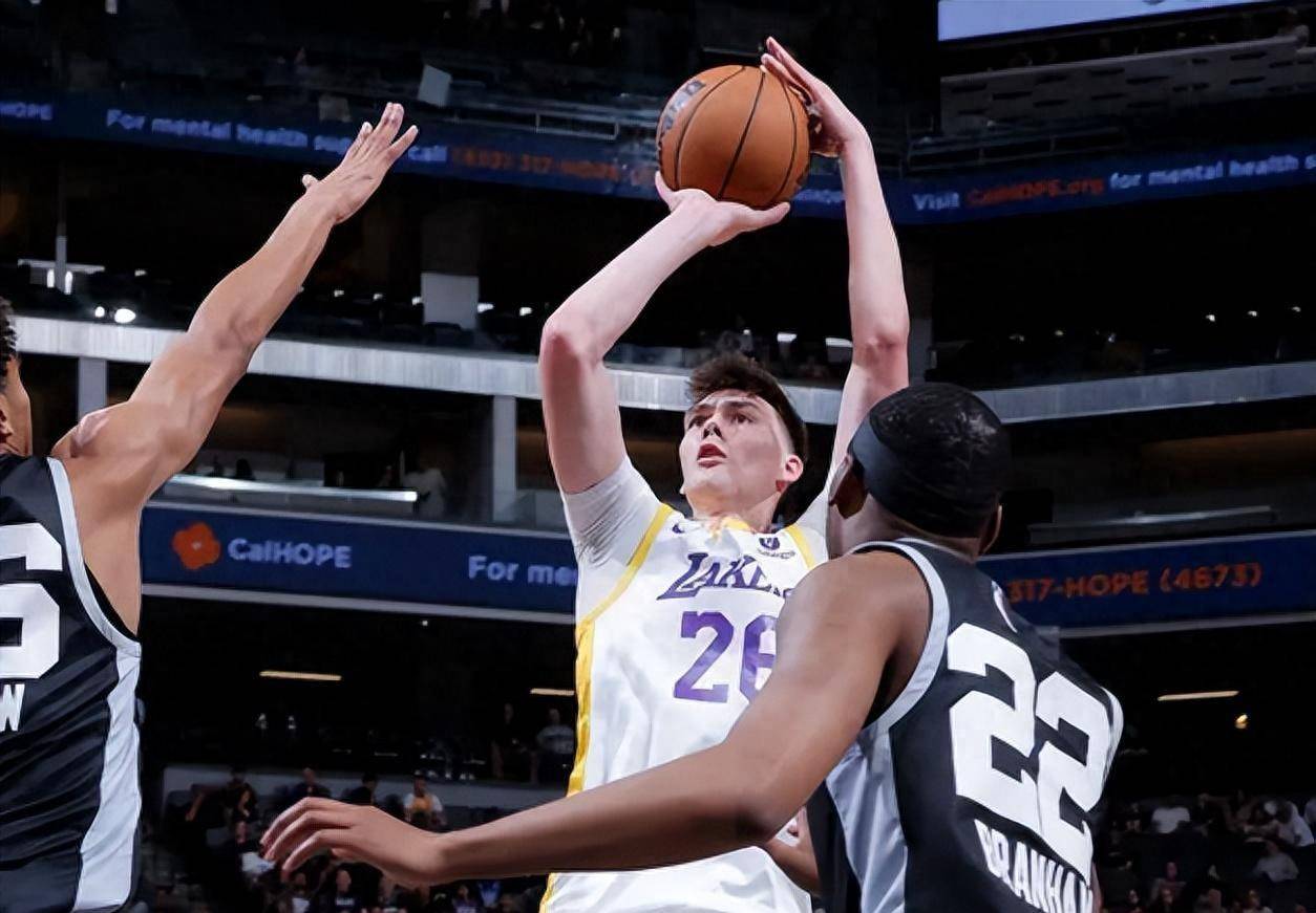 湖人捡漏2米11中锋,4记盖帽真狠,复制里夫斯逆袭神迹_卡斯特尔顿_比赛