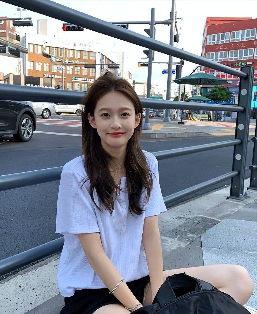 王思聪新女友曝光！曾患抑郁症头发凌乱被批厂妹造型，热议中！_手机搜狐网