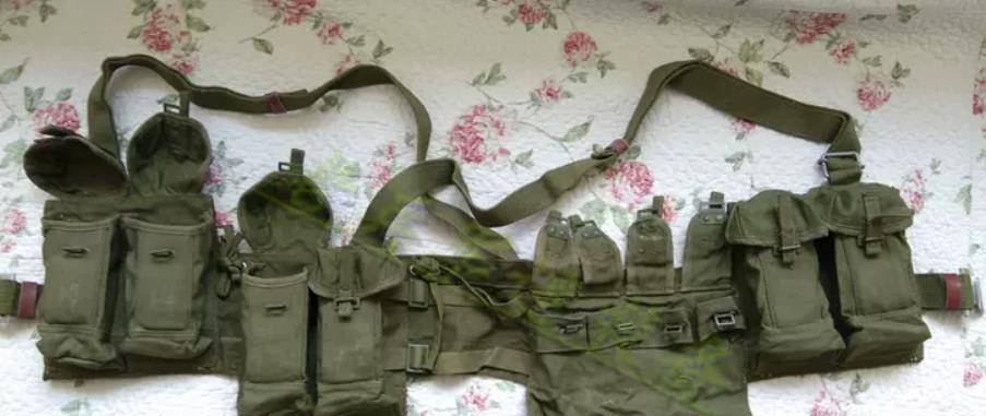 在56式胸挂后面,并不直接就是81式胸挂.