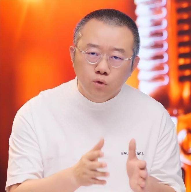 他还引用了陈佩斯老师之前的《好声音》转椅评测视频.