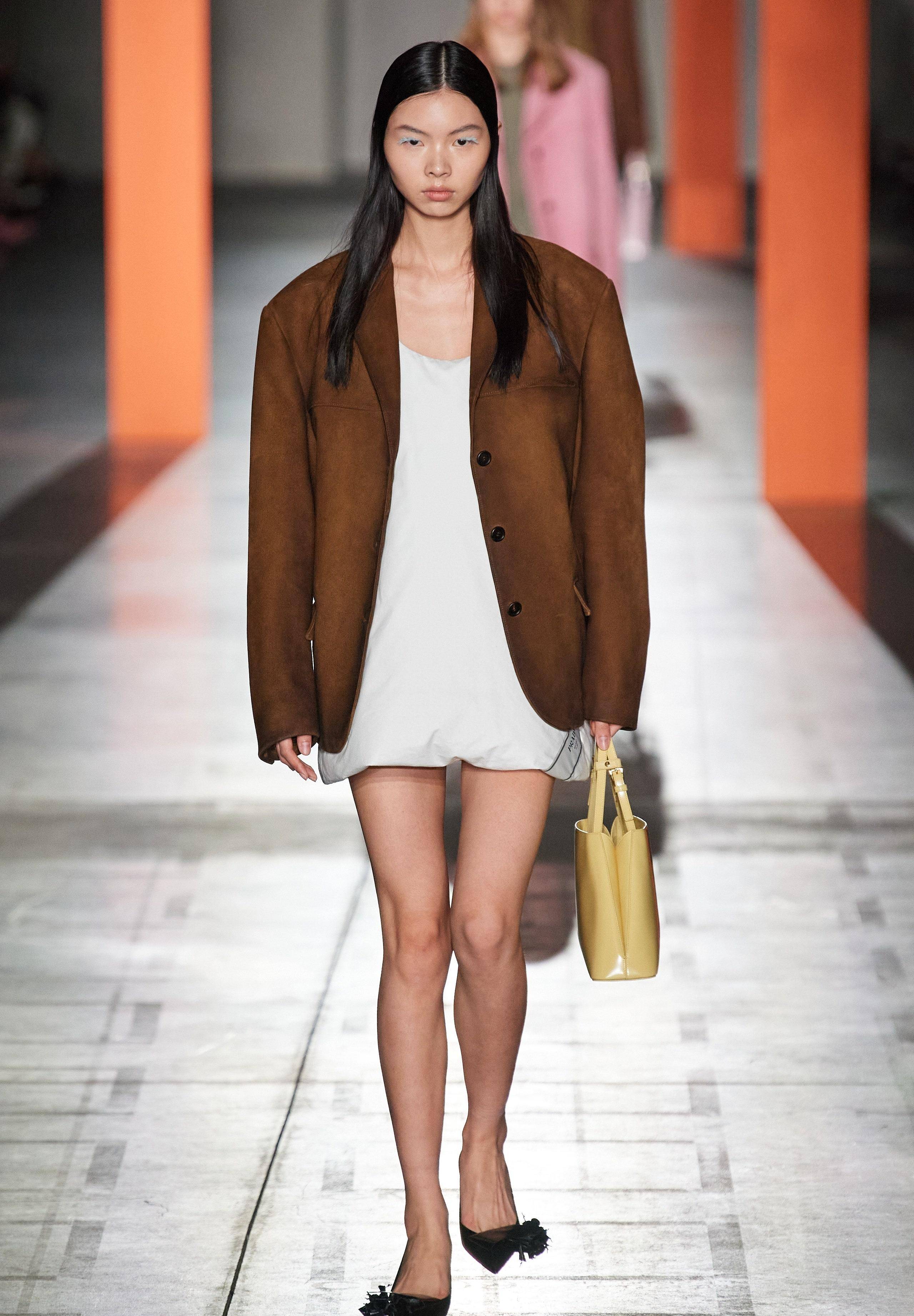 端庄又日常的魅力prada2023秋冬成衣_装饰_军装_衬衫