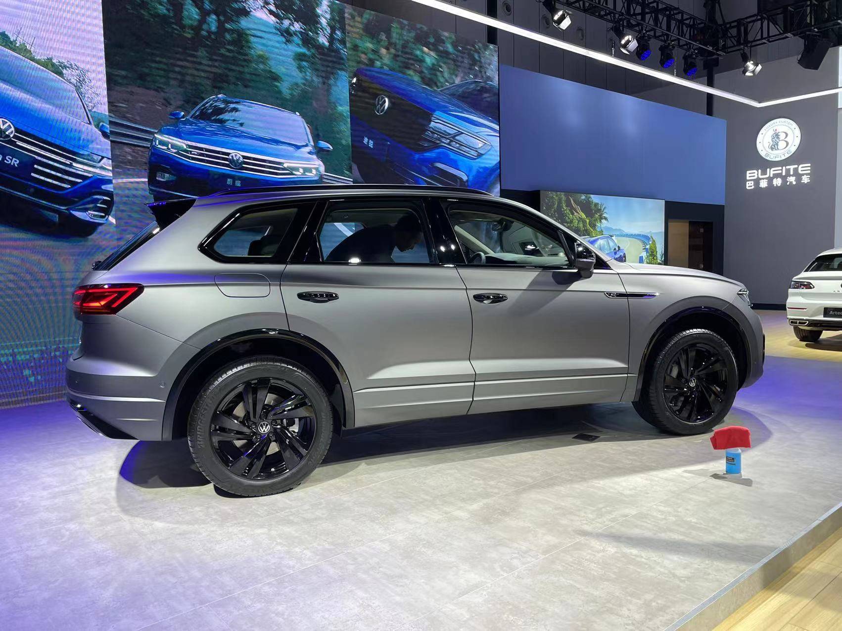 2023成都车展 | 限售1001辆,途锐火山岩涂装运动版上市售69.