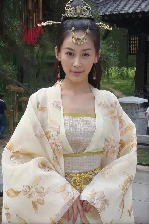 2013年,去国外散心的焦恩俊竟意外在街头碰到旧爱林千钰,异国他乡遇见