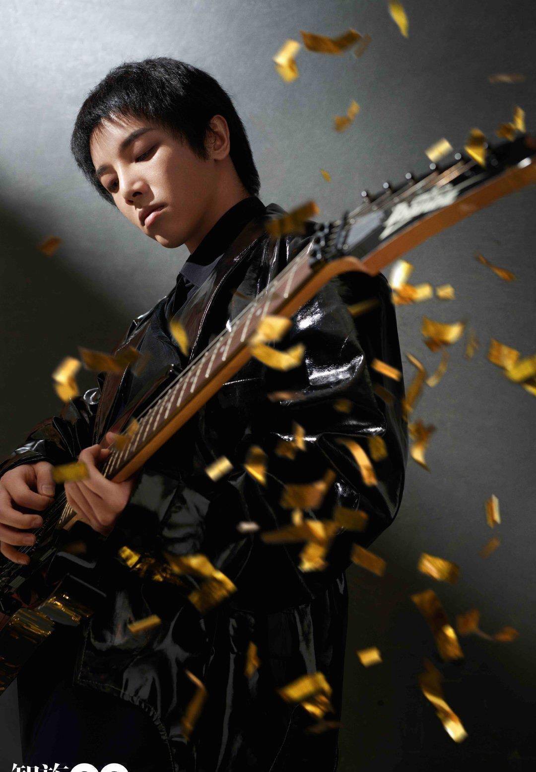 周深华晨宇袁娅维说"不",实力当时尚选手_白色_外套_黑色