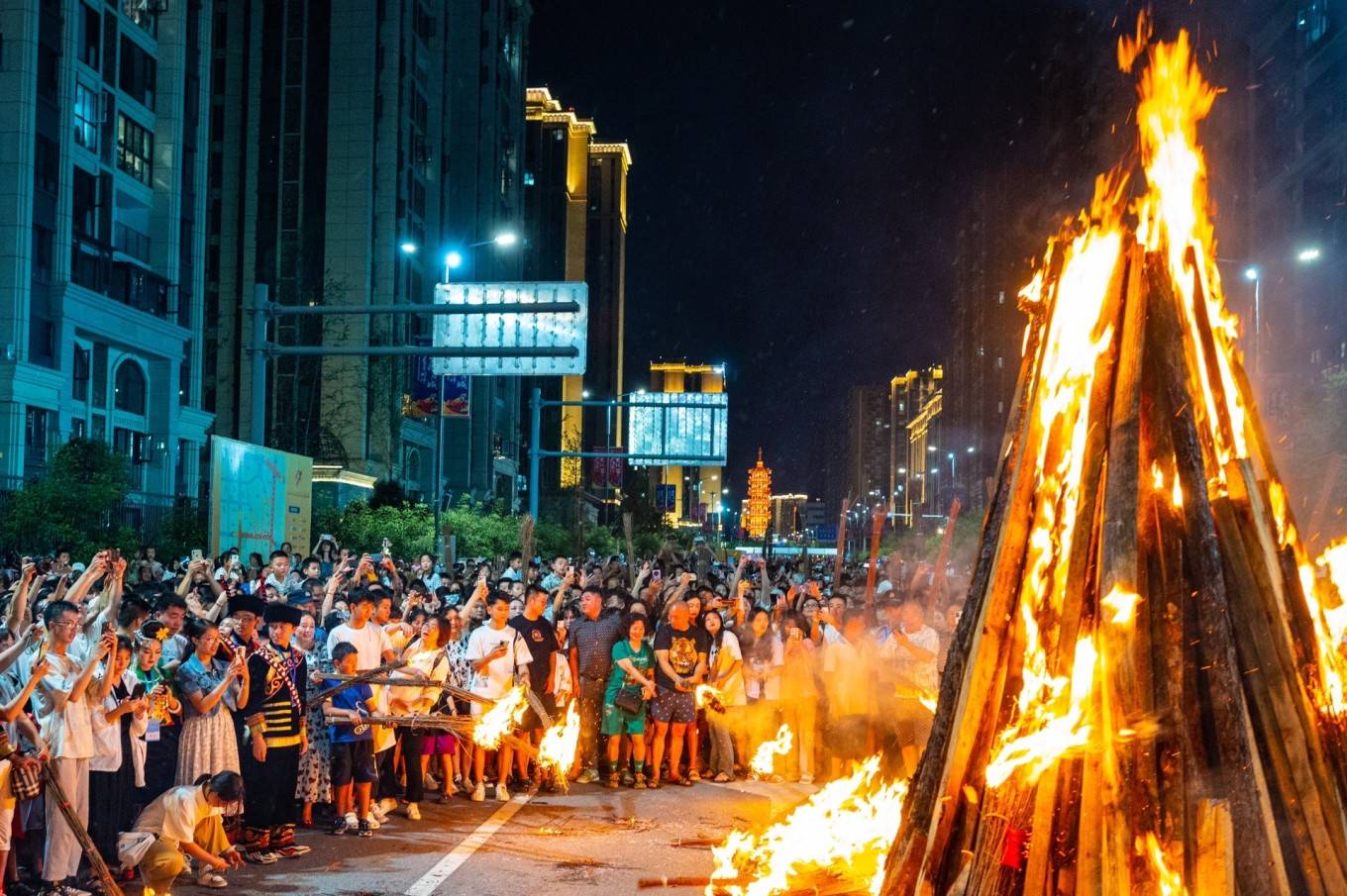 【凉山验客】自驾游凉山,看西昌彝族火把节_古城_发射_卫星