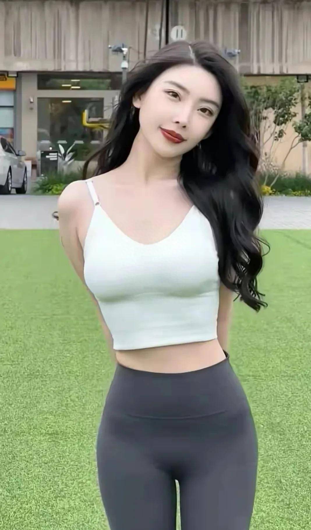 瑜伽裤:时尚裤时尚女子气质不凡_紧身_运动_身材