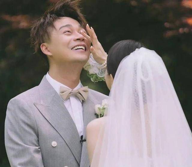 吃瓜群众们又再现猜测沈涛的夫人到底是何许人也,从沈涛的同事到"徒弟