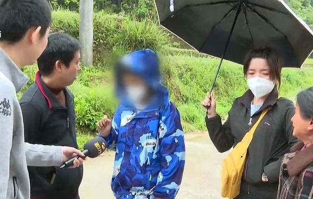 这时候从屋子里出来另一名女人"蒋小涵",他是刘辉现在的女友.