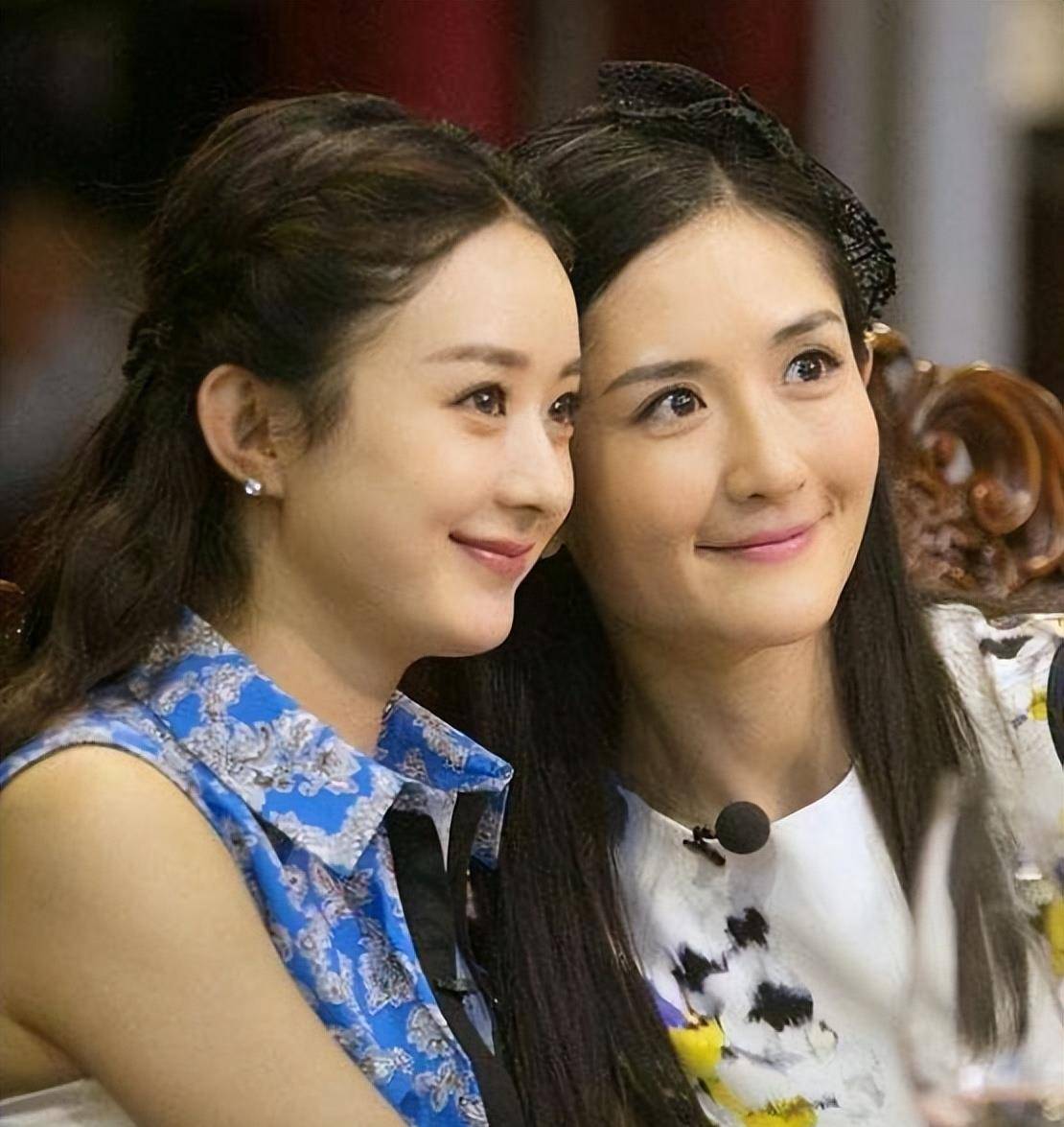 赵丽颖现身张杰演唱会,与谢娜再次梦幻联动,被张杰夸赞笑得好甜