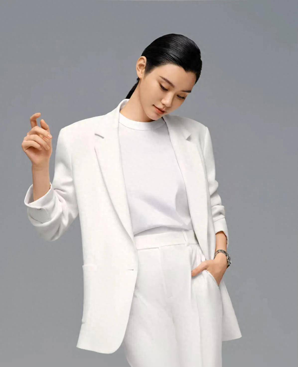 奚梦瑶上课带娃两不误,3岁何广燊和妹妹同框,兄妹俩好乖好可爱_孩子