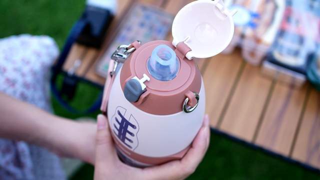 CROSWAVE穿浪橄榄球保温杯：创意潮酷设计，双仓双饮干净卫生