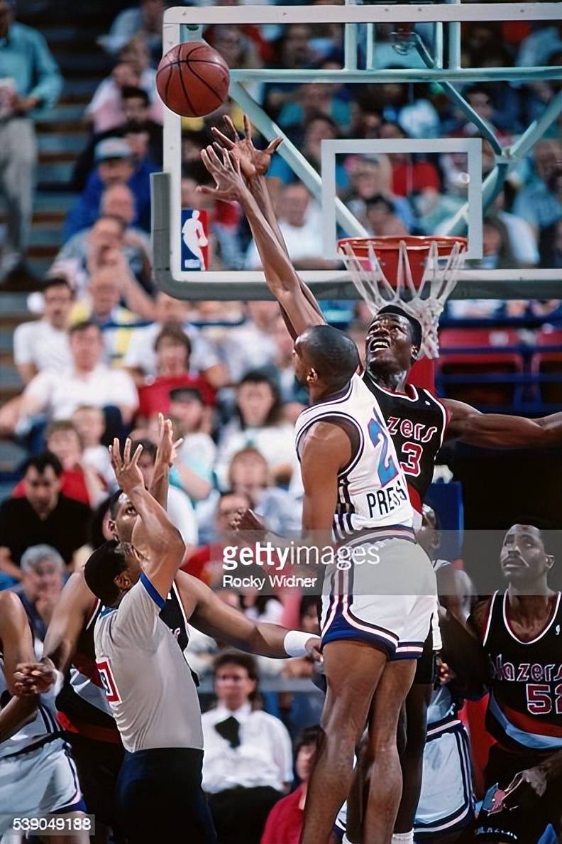 克利福德-罗宾逊,完美契合小球阵容的空间型四号位先驱_赛季_篮板球