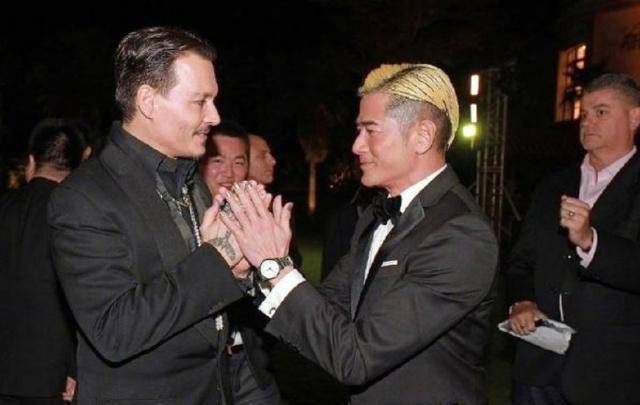 郭天王还很懂得照顾妻子的面子,专程带妻女回方媛老家补办了喜宴,大摆