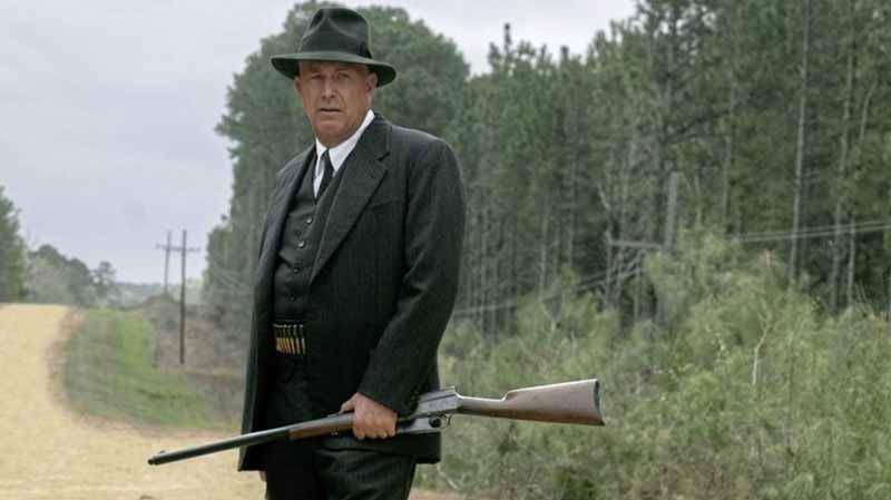 30口径雷明顿8型步枪(电影剧照)包括哈默在内,6人小分队的所有成员都