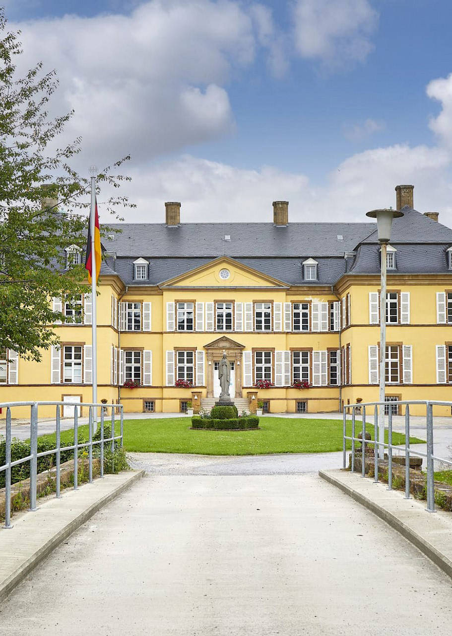 凯森斯坦王宫高级文理中学 privatschule schloss crassenstein,德国