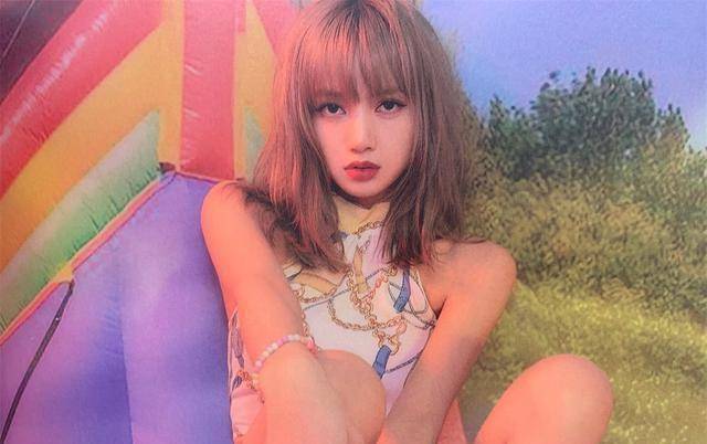 blackpinklisa和车银优共同出席宝格丽时尚展,引起人们讨论!