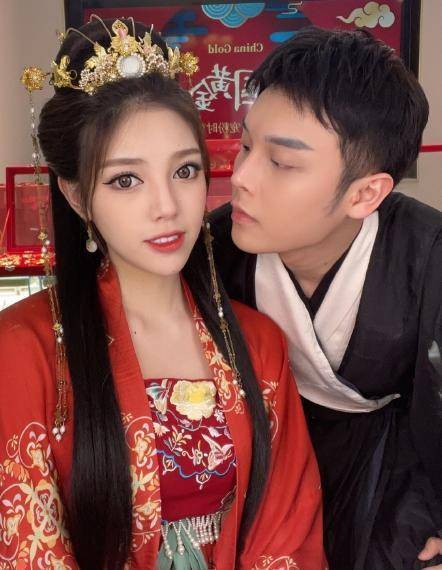 兜儿晒四维b超图,用小号尬吹,称孩子长得好看遗传了她的基因_父母