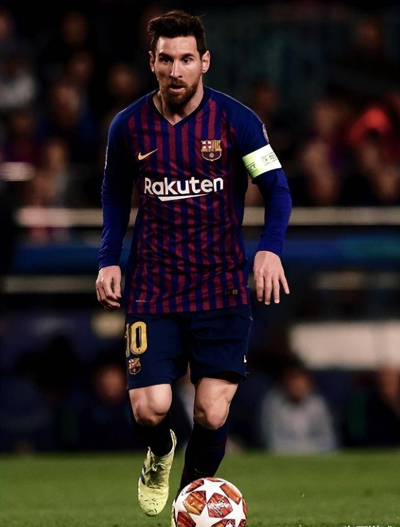 普拉蒂尼:事发足坛,球王只有2人,准球王1人,梅西勉强算是超巨_荣誉