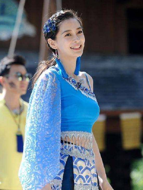 关晓彤和baby穿旗袍同台,你认为俩人谁更养眼呢?_杨颖_身材_王牌