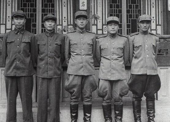 韩先楚指挥右翼集团,于12月31日向敌发起进攻,在朝鲜人民军第1军团