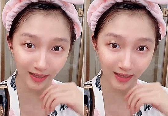 关晓彤当众卸妆,看到她离开美颜后的素颜,小鹿真是捡到宝了_感觉_五官