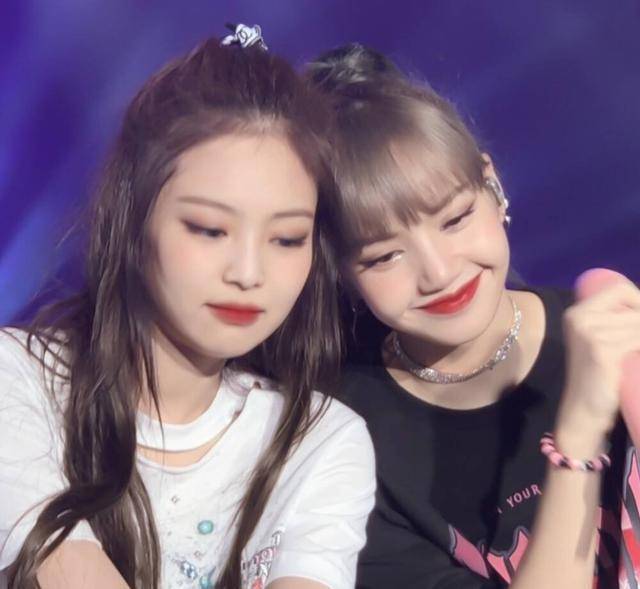 lisa队友jennie多次划水,网友:太任性了_演出_身体_观众