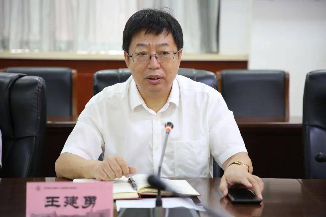 衡水中学举行欢送援疆教师座谈会,会上郗会锁书记讲话_工作_王建勇