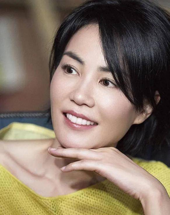 王菲真的很有信心,他的私服总是穿着随意低调,却掩饰不住他的犀利!