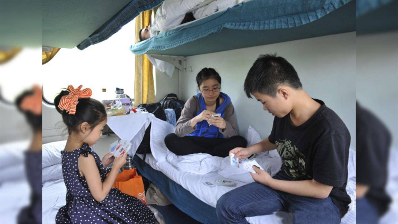 火车硬卧下铺,到底能不能坐?