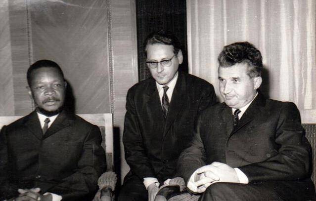 非洲暴君博卡萨:穷奢暴虐,娶18岁中国姑娘,加冕称帝无人光临_中非