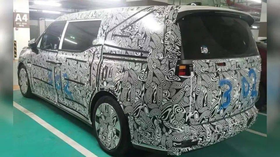 沃尔沃首款MPV公布预告，11月首发或为极氪009姐妹车型