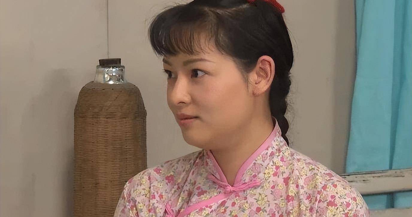 的"阿香"郑钤丹,十多年前尝试走出广东,可惜失败了_房客_粤剧团_董潼